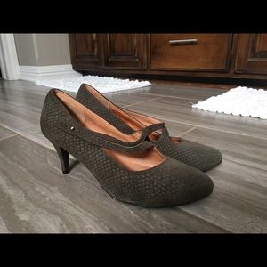 Schuler and Sons Philadelphia Heels